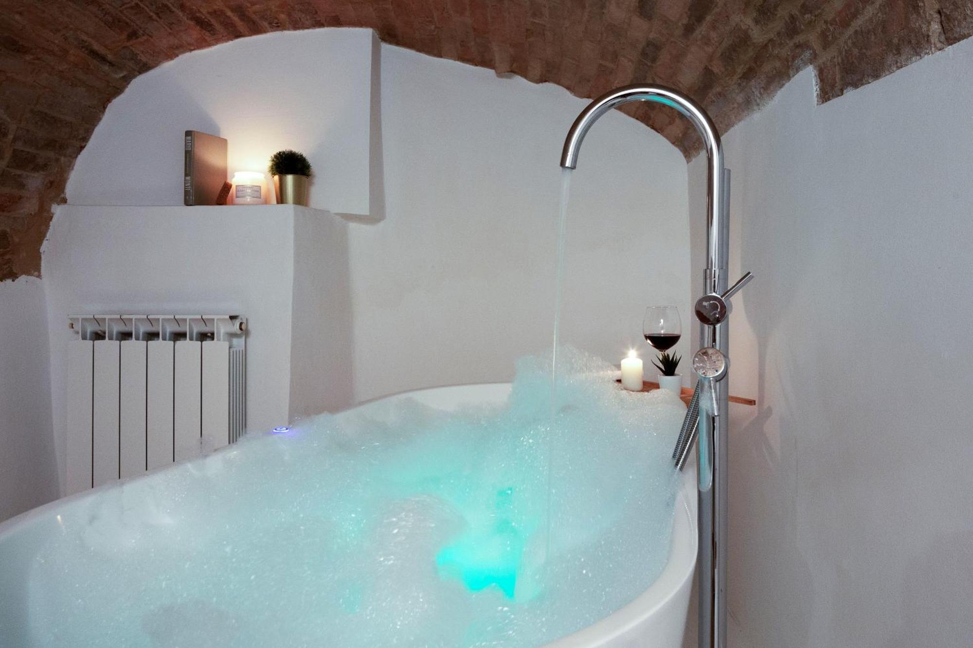 شقة Medieval Flat With Whirlpool Bath بيرودجا المظهر الخارجي الصورة