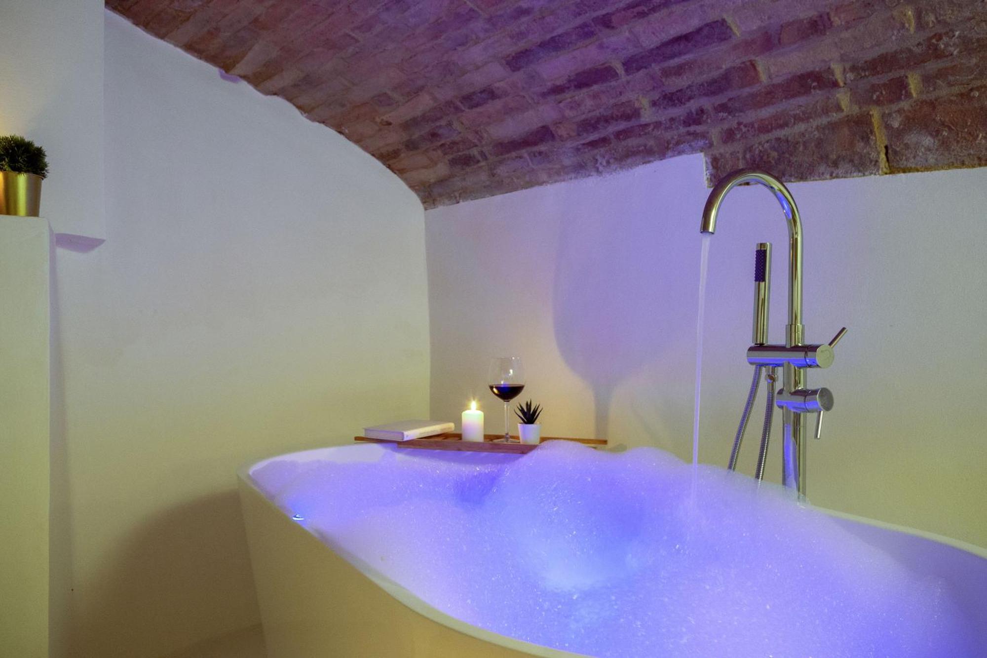 شقة Medieval Flat With Whirlpool Bath بيرودجا المظهر الخارجي الصورة